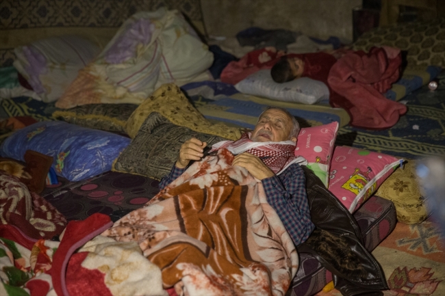 Binaların depolarında 1 ay Mehmetçiği beklediler